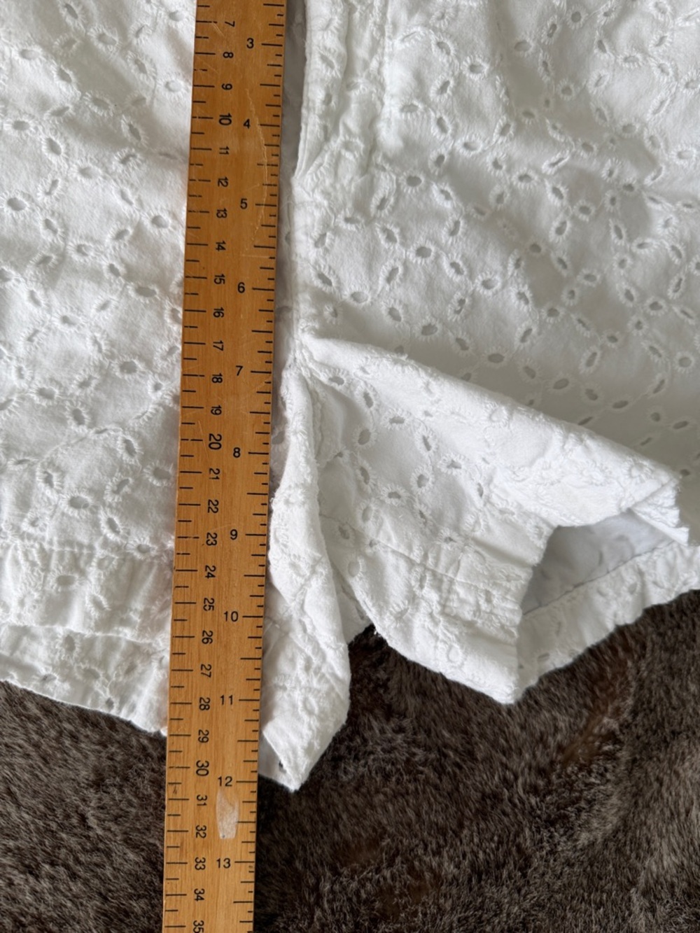 Old Navy White Eyelet High Waist Shorts 4 - Picture 9 of 11
